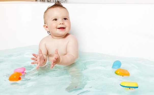 宝宝的囟门能碰吗,新生儿的囟门不小心用手按了