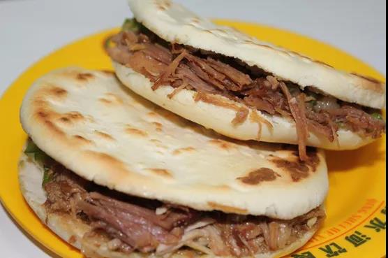 四川超级大学！坐拥15大网红餐厅，中央空调、电梯、免费网络全覆盖！