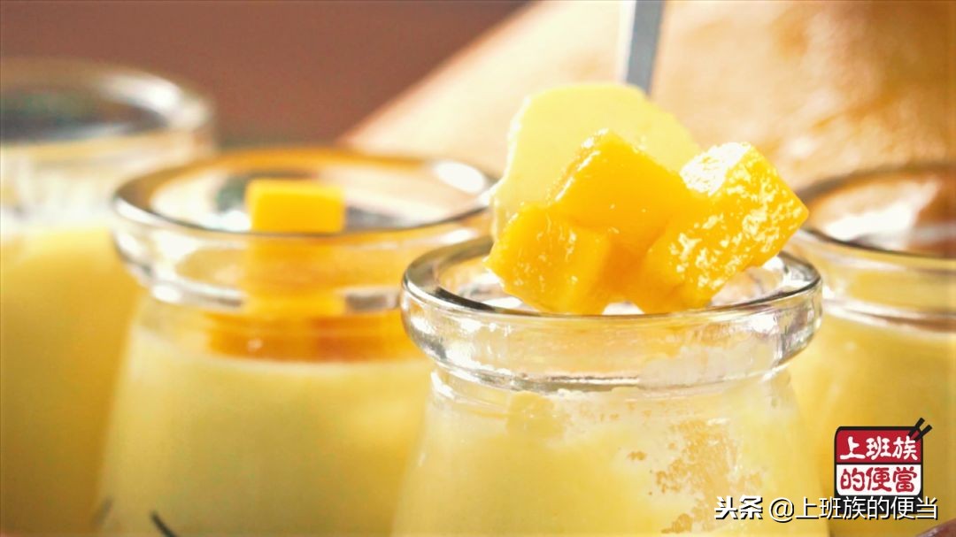 牛奶鸡蛋芒果布丁的做法,自制芒果布丁入口即化超级好吃