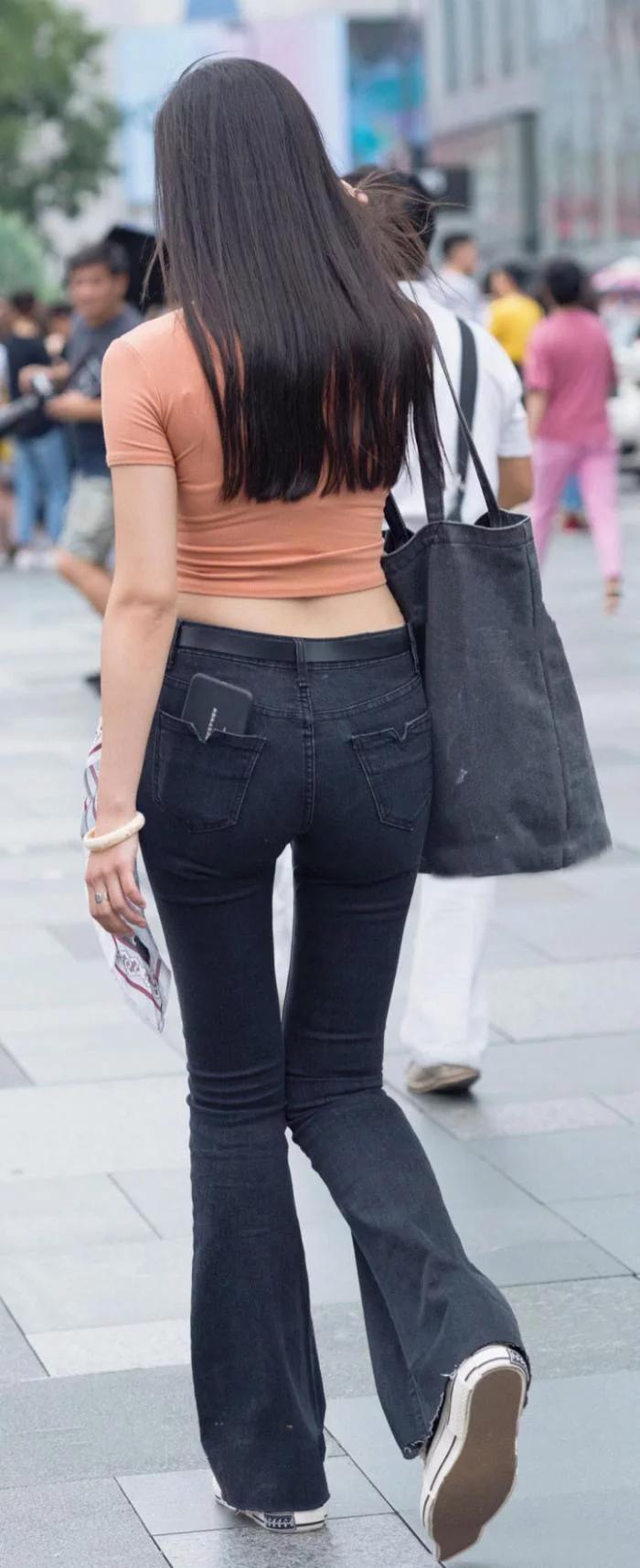 简约风的短袖T恤,高雅中略带一股十足的魅力