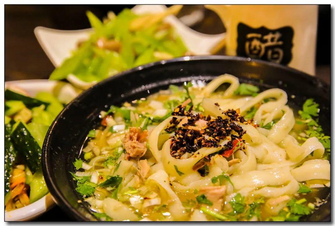 大同古城夜市古街,老街夜市鲜滋味