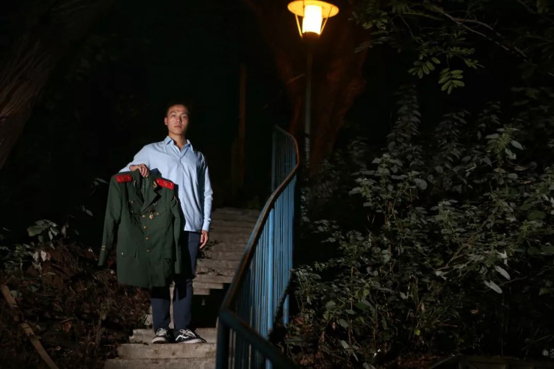 天津爆炸案幸存者张梦凡上综艺,天津爆炸19岁逆行消防员张梦凡