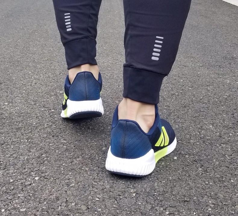 阿迪达斯清风跑鞋发黄怎么处理,阿迪达斯清风跑鞋eg1122