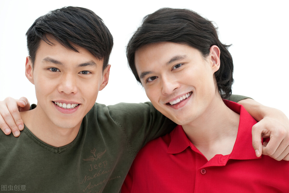 谈一个很好很好的朋友吧，是喜欢转移话题的那种