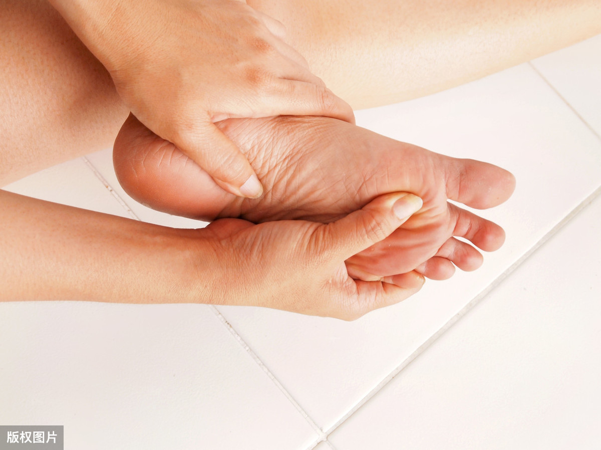 几天时间双脚碳化、溃烂,早期出现这几种症状,可能是糖尿病足