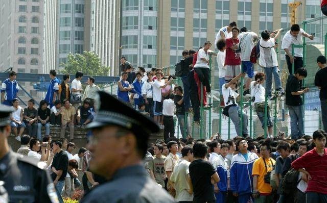 乔丹让耐克成为巨头,乔丹退役耐克跌了多少