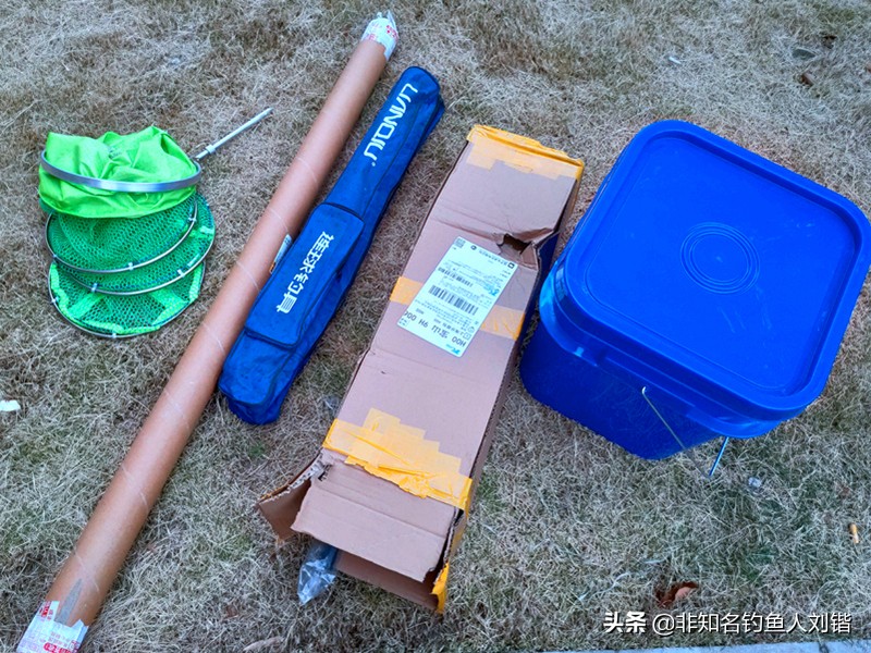 100块置办钓鱼装备,100元一套的渔具