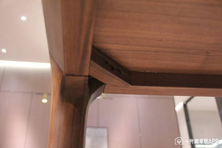 精致轻巧省空间，让你的餐厅韵味十足丨华师傅传匠实木餐桌测评