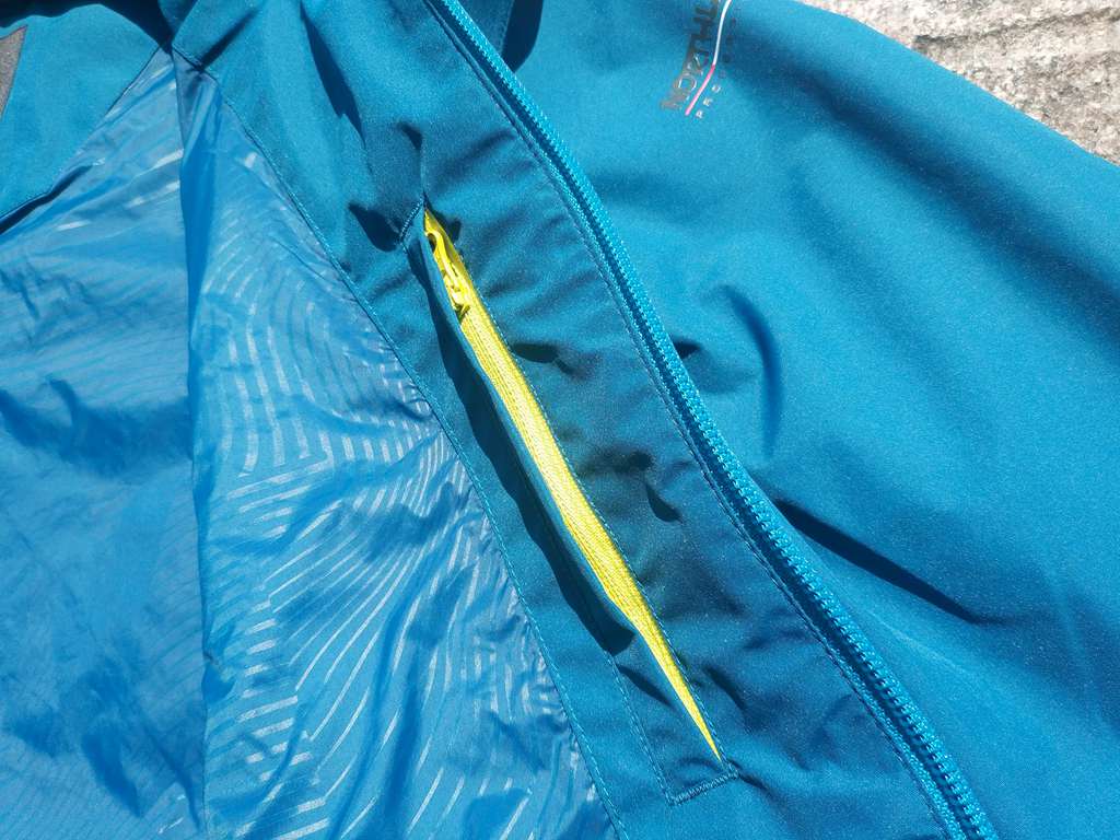 顺心而行--诺诗兰雨影冲锋衣体验