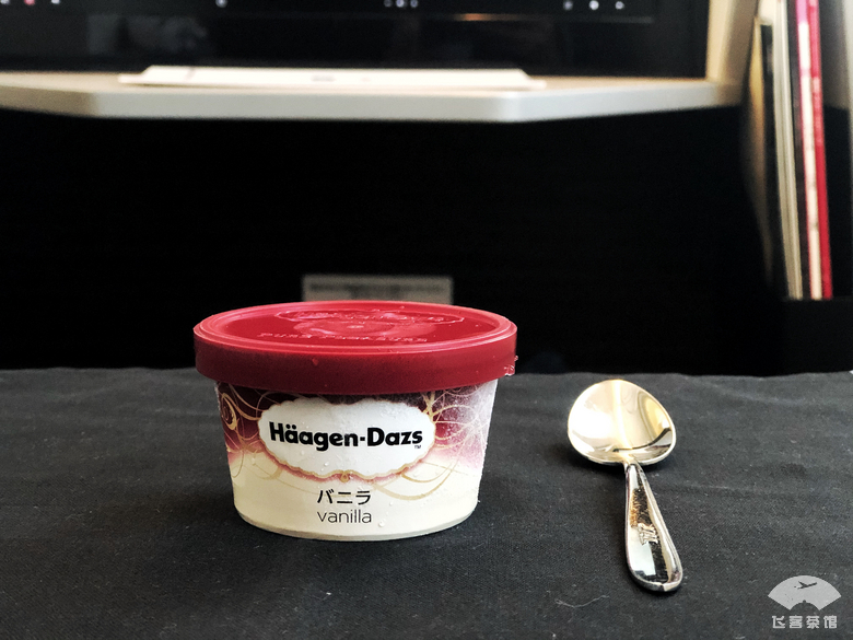 日本航空超级经济舱和经济舱 (日本五星航空公务舱)