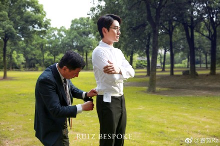 肖战和王俊凯穿同样的衣服,肖战身材vs王俊凯身材