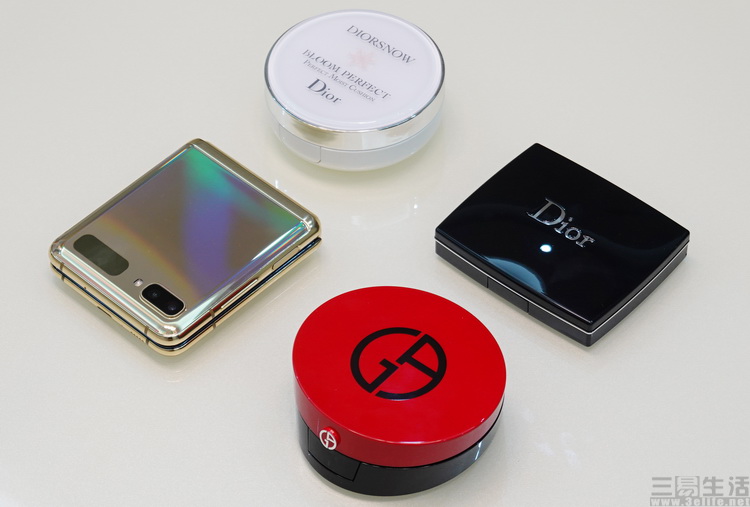 三星galaxyzflip4横向折叠评测,三星折叠屏zflip3与华为折叠屏