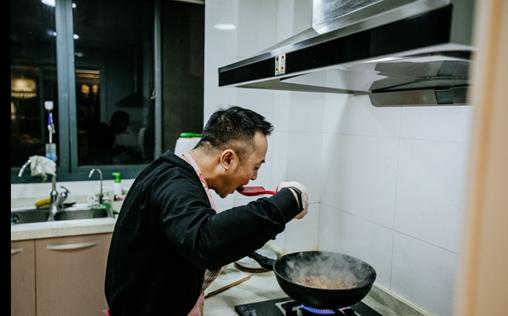 油烟机双电机更换万能主板视频,更换油烟机注意事项和技巧