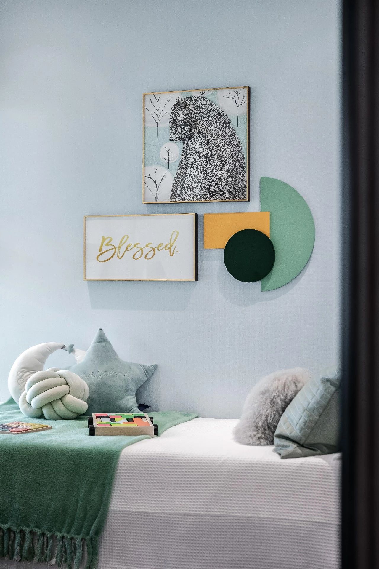 距离拥有一个爱马仕橙的家，不需要过多的费用，只需一片岩板设计