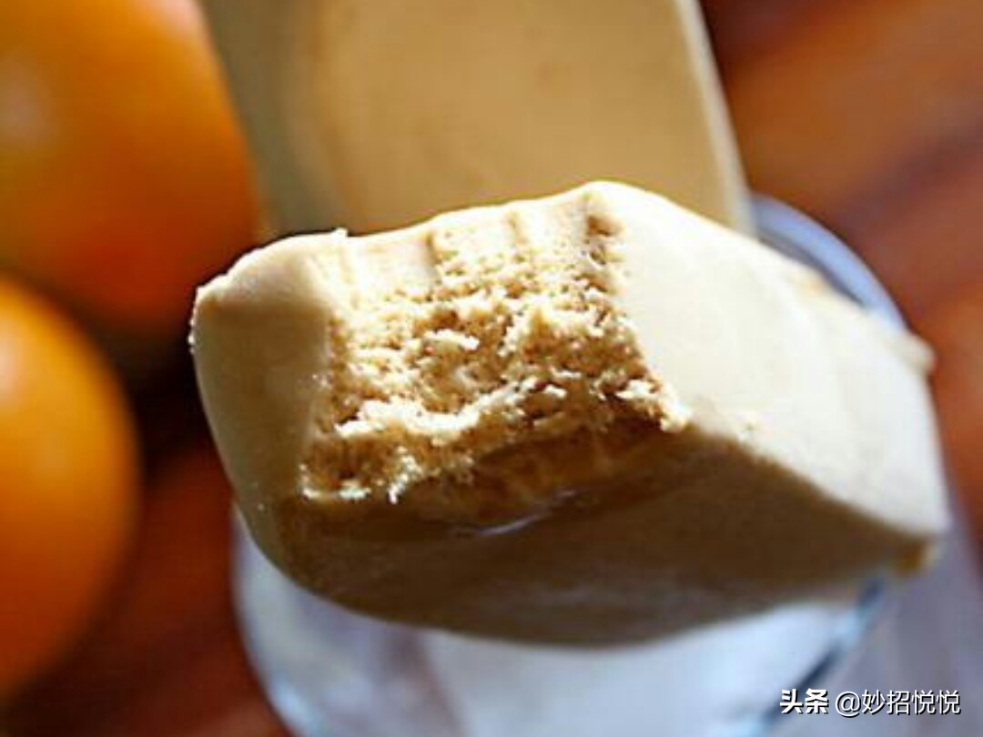 冰淇淋硬怎么变软,冰淇淋冻得太硬怎么办