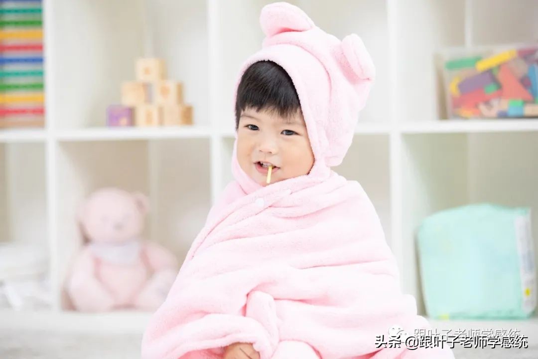 小孩踮脚尖走路是什么问题,孩子踮脚尖走路是什么原因