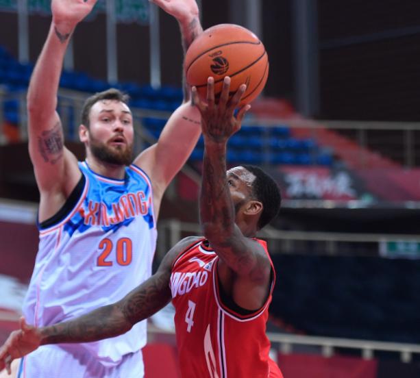 疆辽大战周琦李晓旭,新疆男篮对莫泰尤纳斯