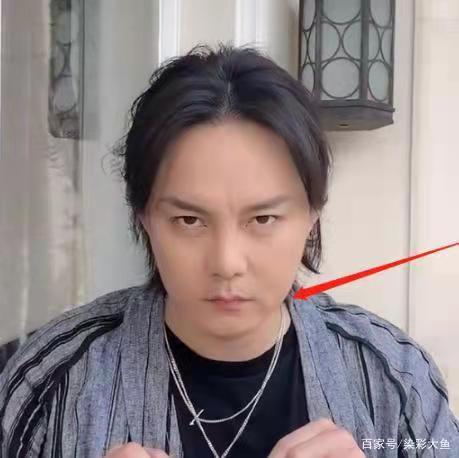 油腻大叔发型2020流行发型,40岁大叔雅痞风格侧背小卷发型