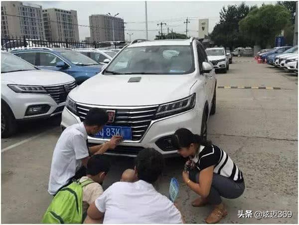 上个车牌大概得多少钱手工费,上个车牌号需要多少钱