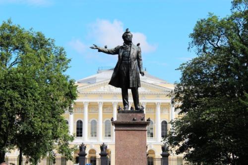 普希金我曾经爱过你美声,我曾毫无指望的爱过你普希金