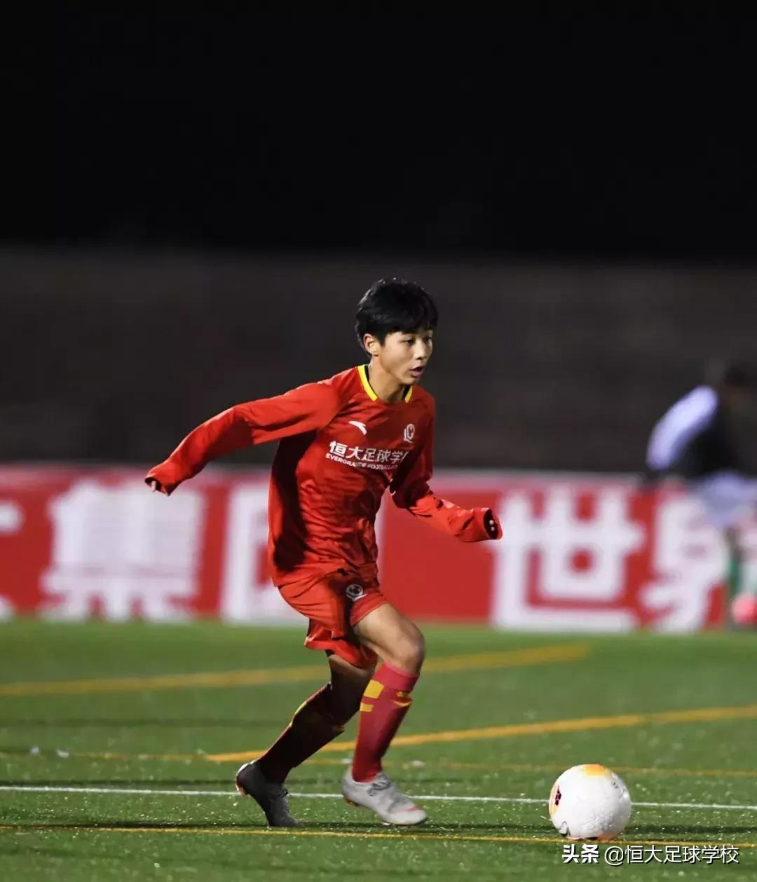 马德里足球冠军赛开门红，恒大学子世界波惊艳全场