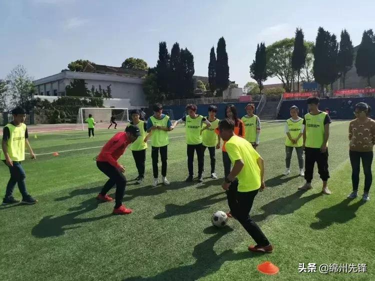 长着中国脸的外国足球运动员,教球的洋教练