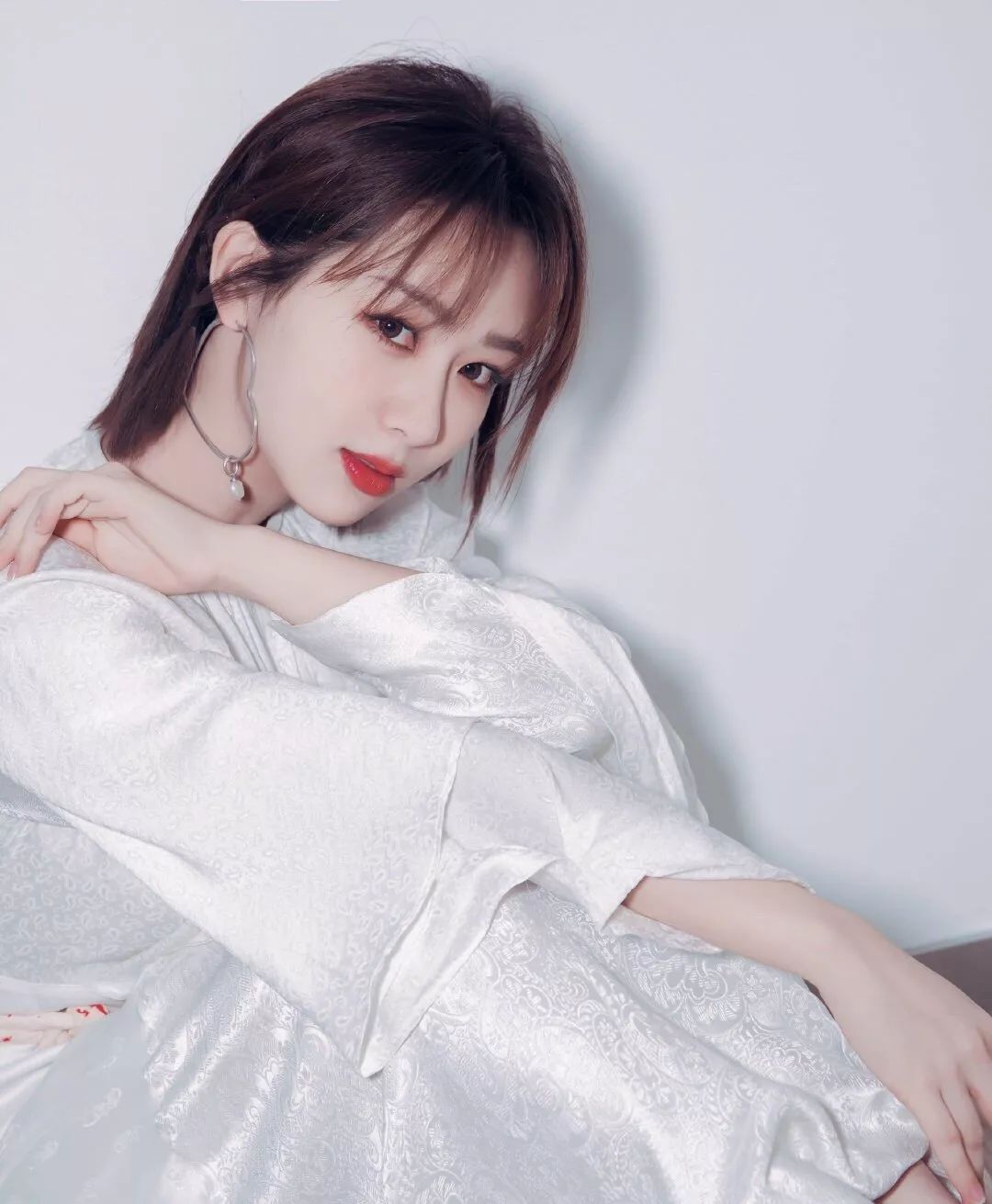 耳饰别致不对称,耳饰可爱黑白