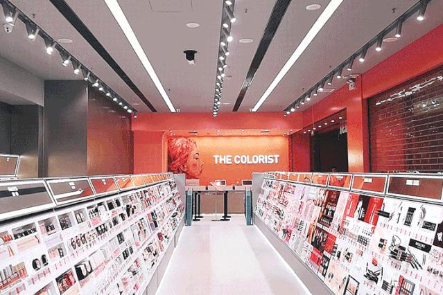 店播+快时尚+网红场景=业绩20万/店/天“调色师”这么玩不火才怪