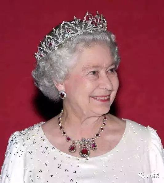 英国女王戴过的皇冠是什么牌子,皇冠有多优雅