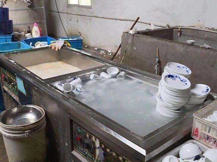 一水洗百碗成就一次性水晶餐具的未来，消毒餐具或将退出历史舞台