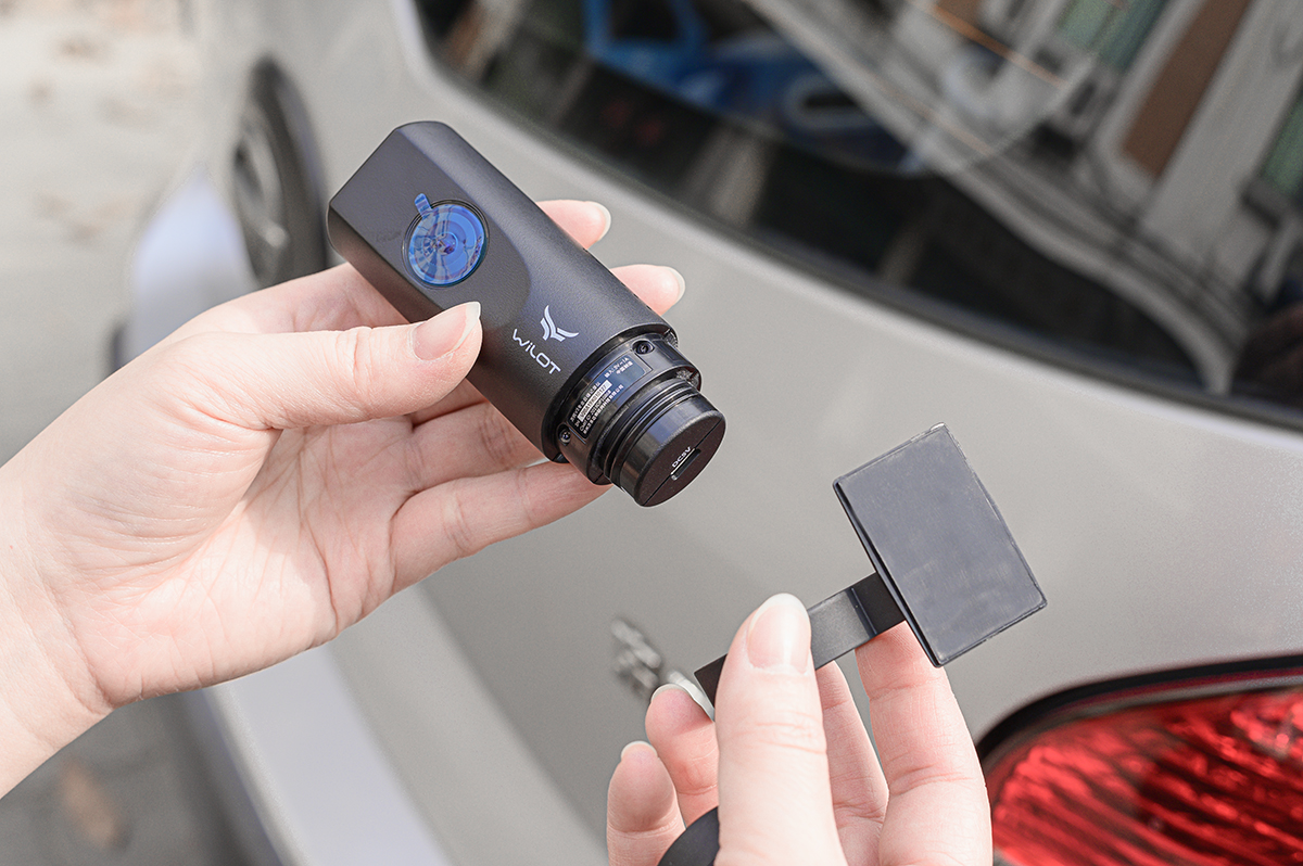 远离追尾纠纷，后视更专业，万鸥V5行车记录仪