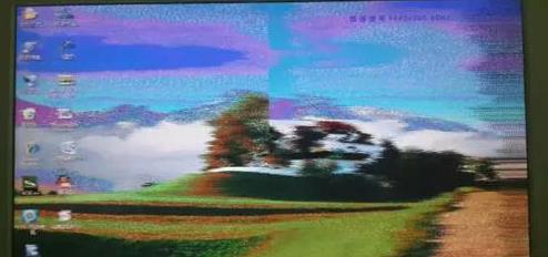 显示器长时间不用电脑花屏,电脑显示器花屏线条闪烁晃动