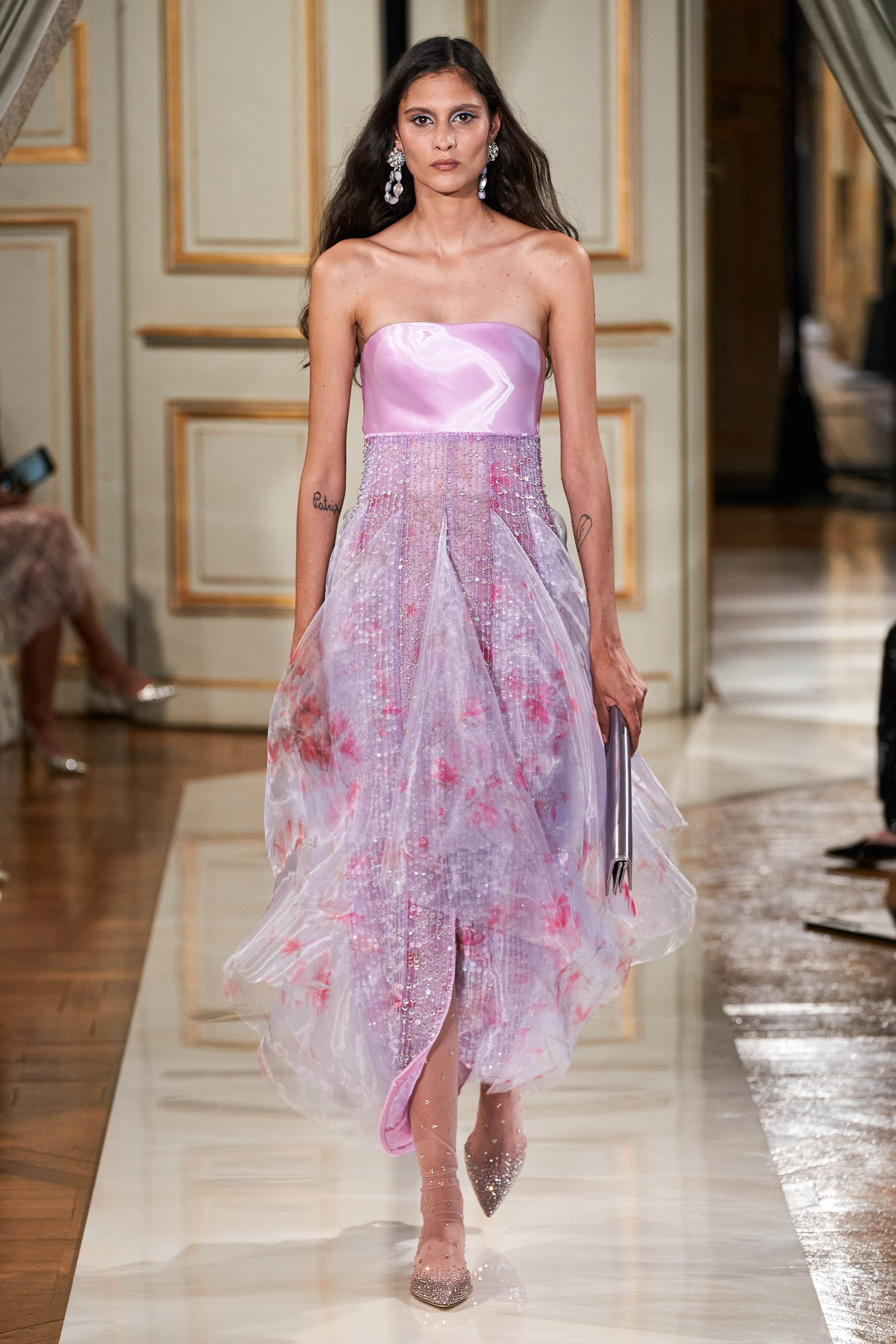 阿玛尼armani高定设计师,阿玛尼2018高定春夏女装