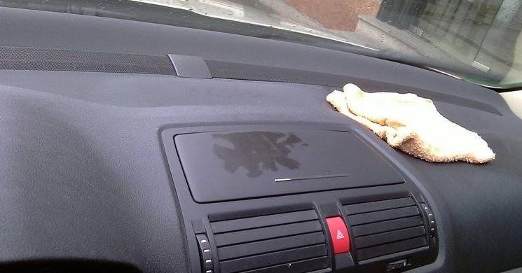 车上放一块湿抹布有什么作用,为什么老司机都喜欢车里放湿抹布