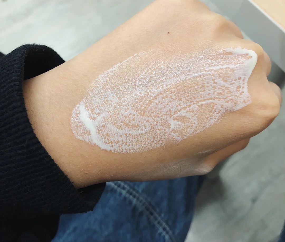 兰蔻菁纯粉底液和嘉娜宝粉底霜,嘉娜宝世纪粉霜好用还是兰蔻菁纯