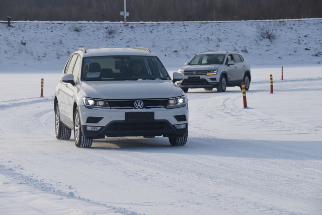 abs防抱死刹车是点刹还是一脚踩死,特斯拉abs防抱死测试