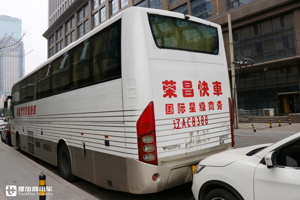 最经典最豪华的大巴车多少钱,当年的豪华大巴