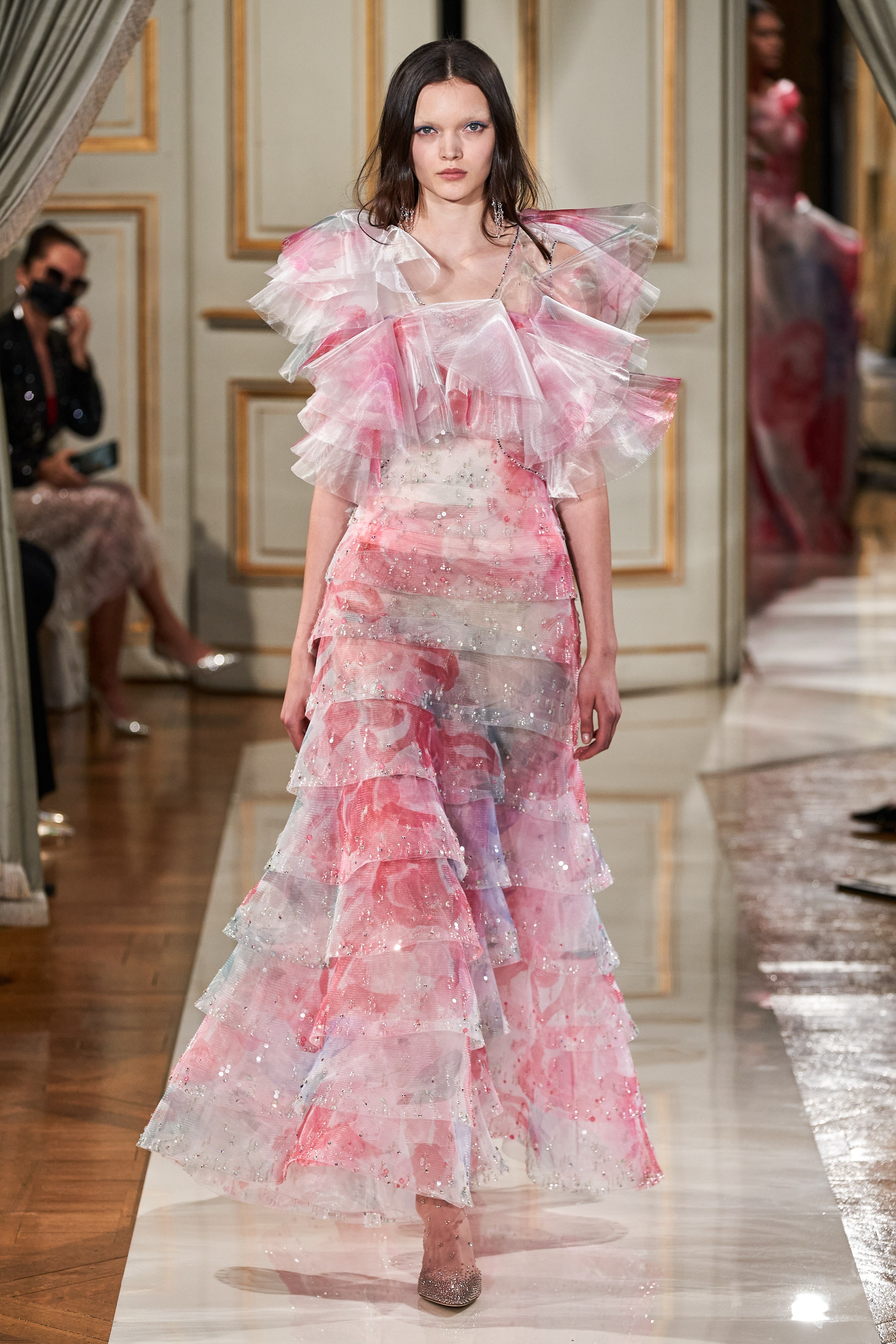 阿玛尼armani高定设计师,阿玛尼2018高定春夏女装