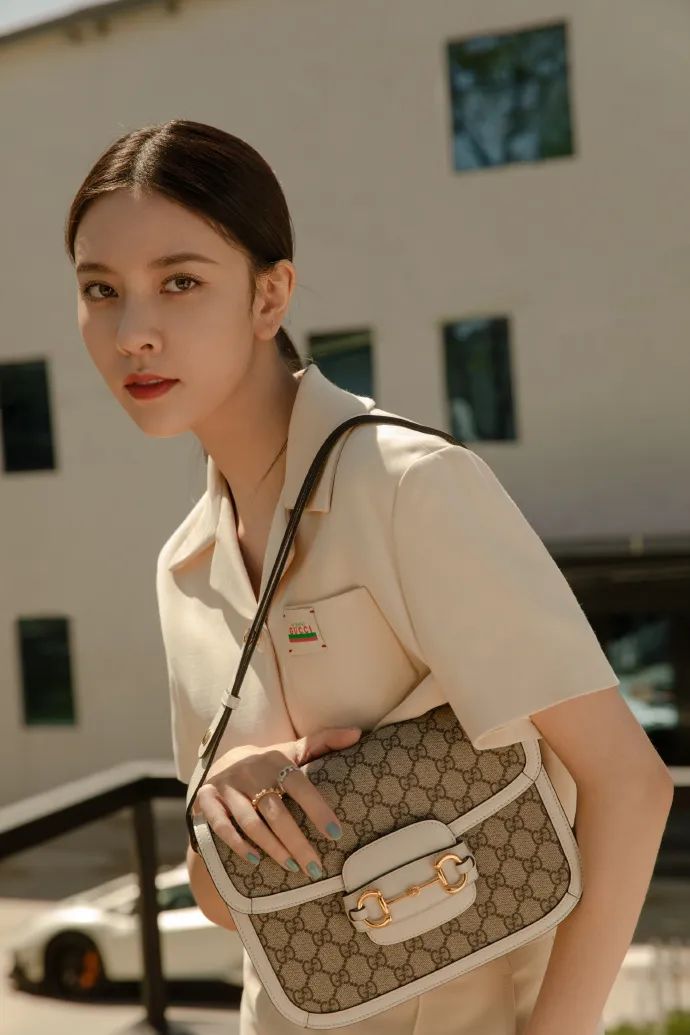 背了双肩包怎么搭配斜挎包,斜挎溜肩