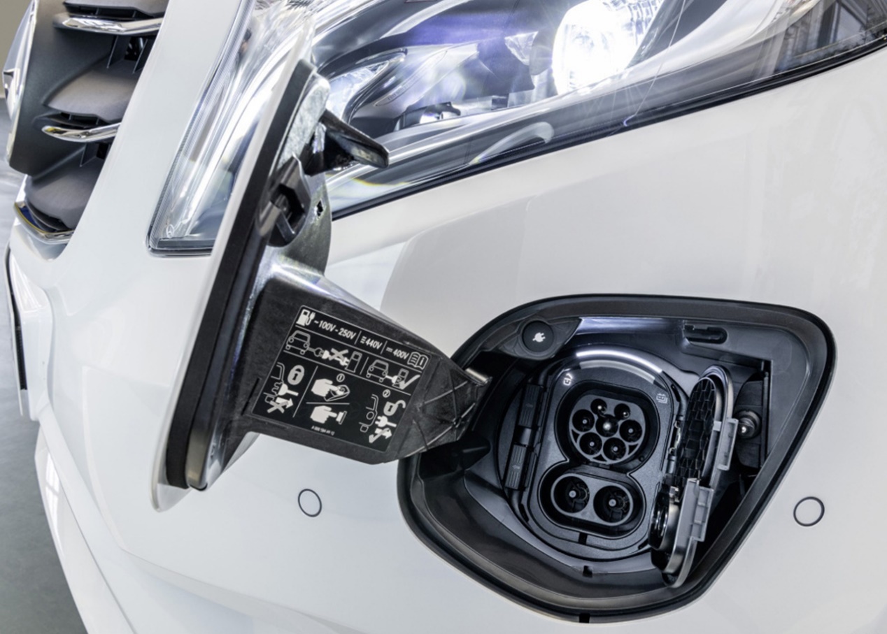 奔驰威霆2024款新能源车续航多少,奔驰威霆纯电新款2023款落地价