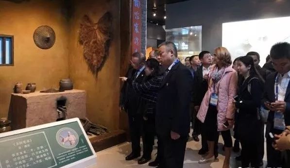 一泡而红！四川这座小城已火向全球，今天万人齐聚！