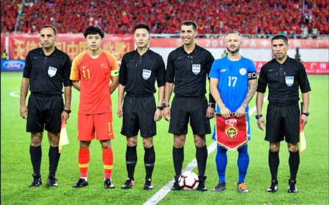 国足遭重创对手创亚洲纪录,国足1-3憾负越南回放