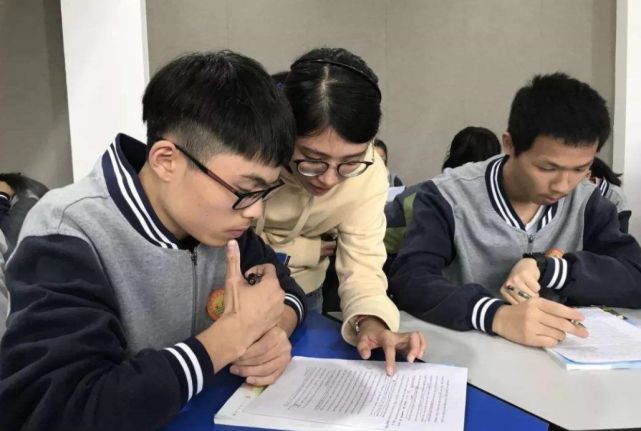 刚上高中怎么跟老师交流,高中生学习不好该怎样和老师沟通