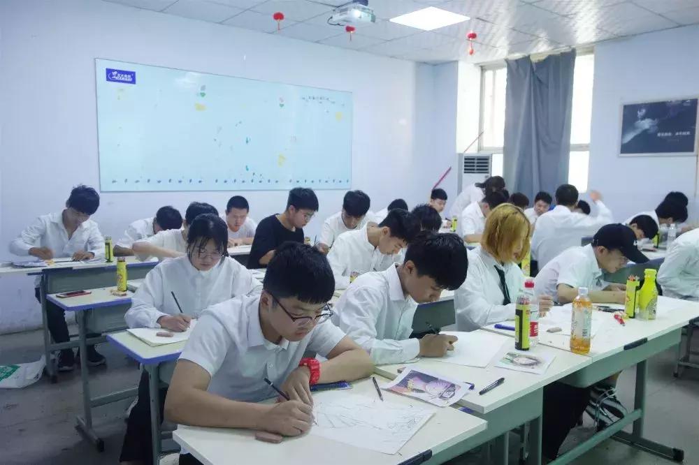 北大青鸟郑州翔天信鸽培训中心,郑州北大青鸟翔天信鸽哪个好