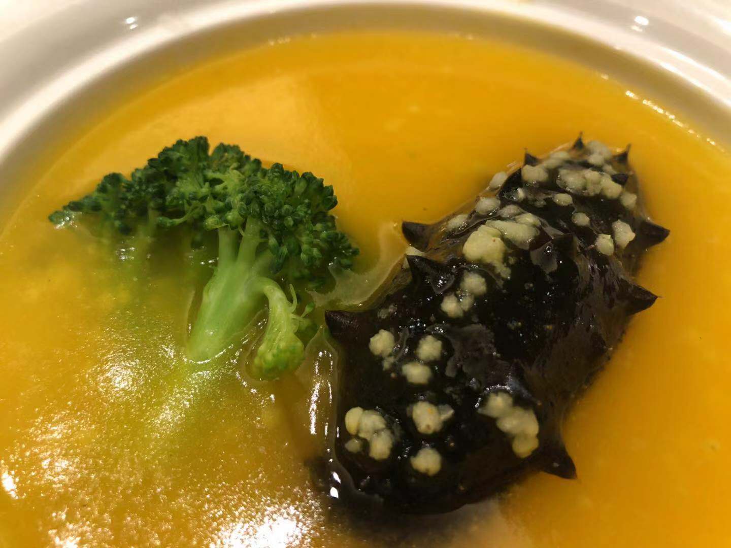 郑州石磨烩面喧嚣热闹，深夜开车路过吃一碗，这几道硬菜过目不忘