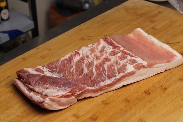 吃不完的猪肉放冰箱哪里,吃不完的五花肉不要扔