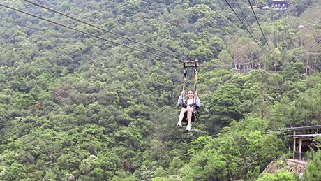 天门高空漂流玻璃滑道,高空玻璃天桥景点大全