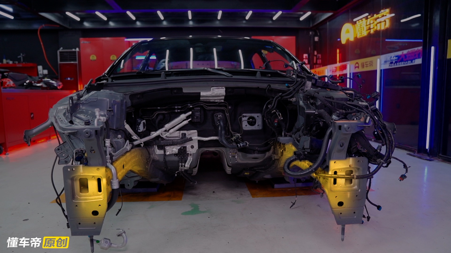 索纳塔第十代拆车,索纳塔10防撞梁和大众防撞梁