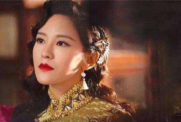 小姨子喜欢姐夫儿子，并将其带回家中，半月后坊间便传出一个笑话