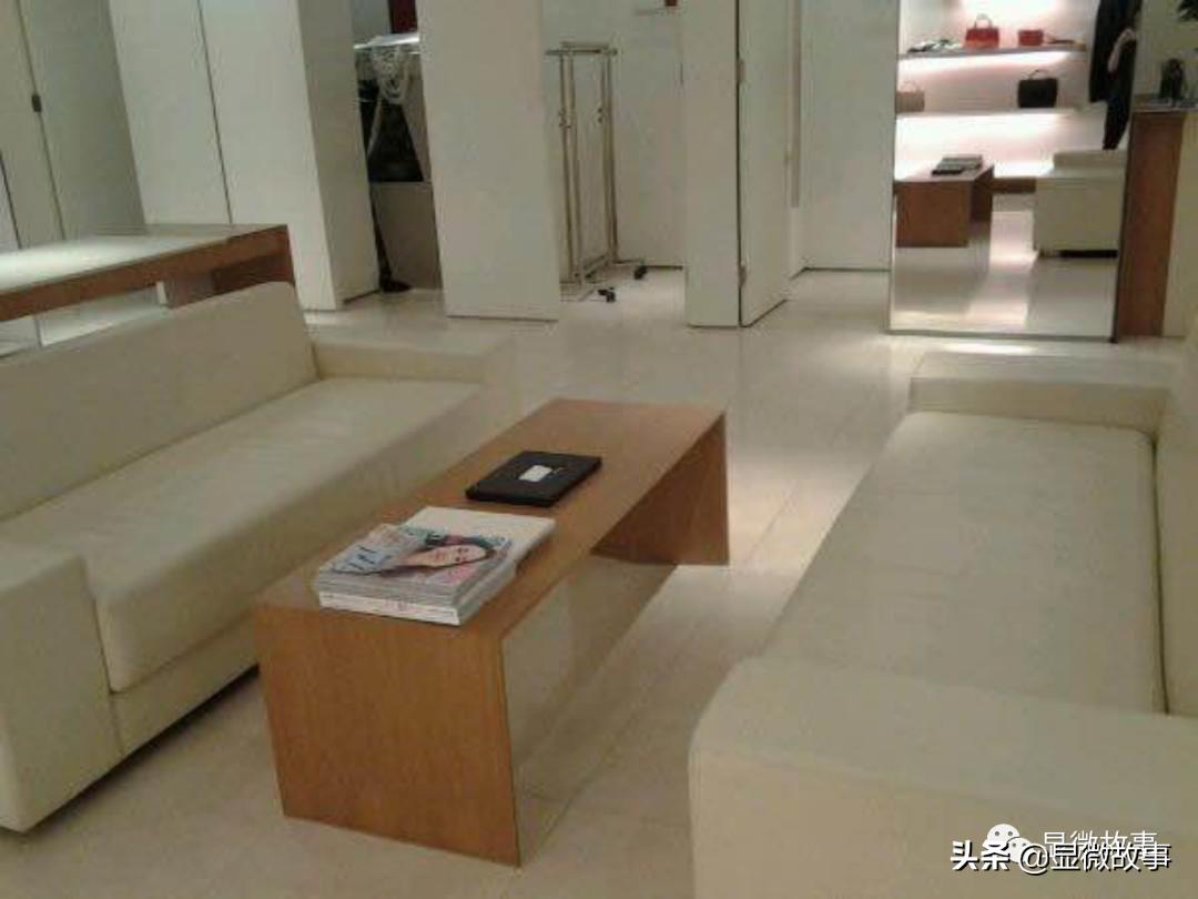 我是奢侈品柜姐：月收入8000元，和同事“宫斗”，被中东人当佣人